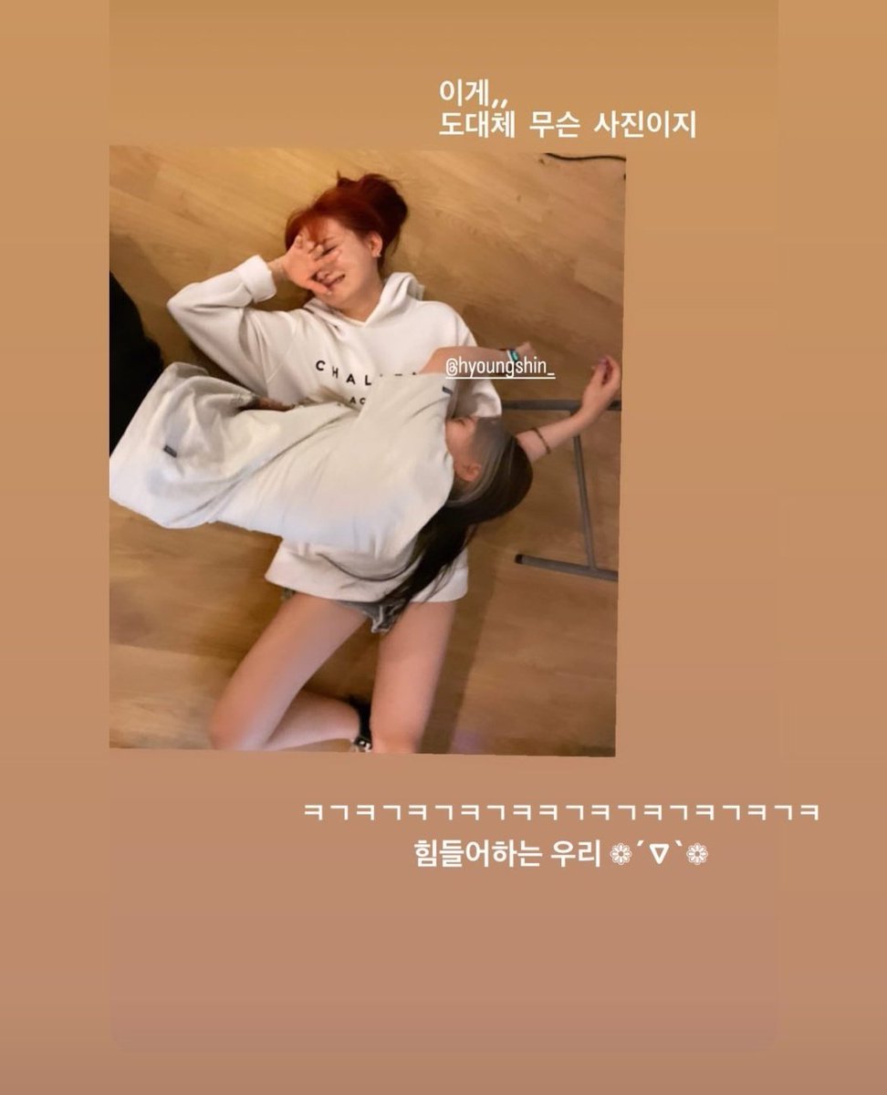 __hshin's tweet photo. I'M CRYING 😭
#나현 #NAHYUN 
#형신 #HYEONGSHIN https://t.co/uMEZ6ECzGy