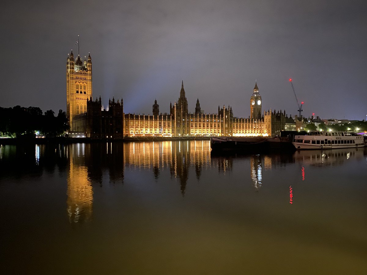 NoreenKelly1's tweet photo. #QueueForTheQueen  started at Southwark bridge 10.30 last night and just got through. About 8 hours but it was closed 1 hour for rehearsal. #zigzags took 2 hours. A night to remember and now (some) sleep… https://t.co/hXaCDjaqQw