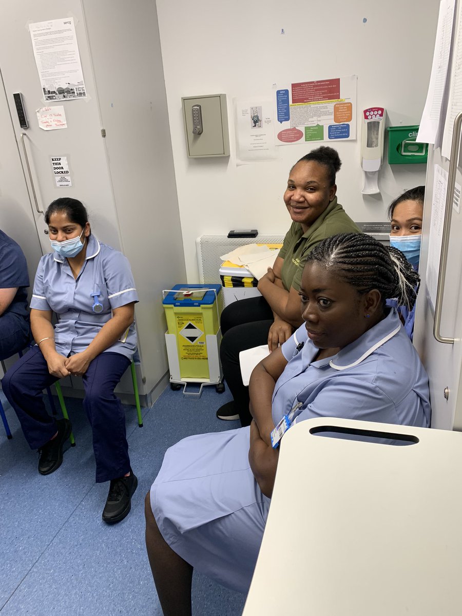 Our September staff well-being group discussion led by our divisional psychologist - positive team building 👏👏 #PositiveVibes #Wellbeing #team #success #psychologist #uhs #workingtogether