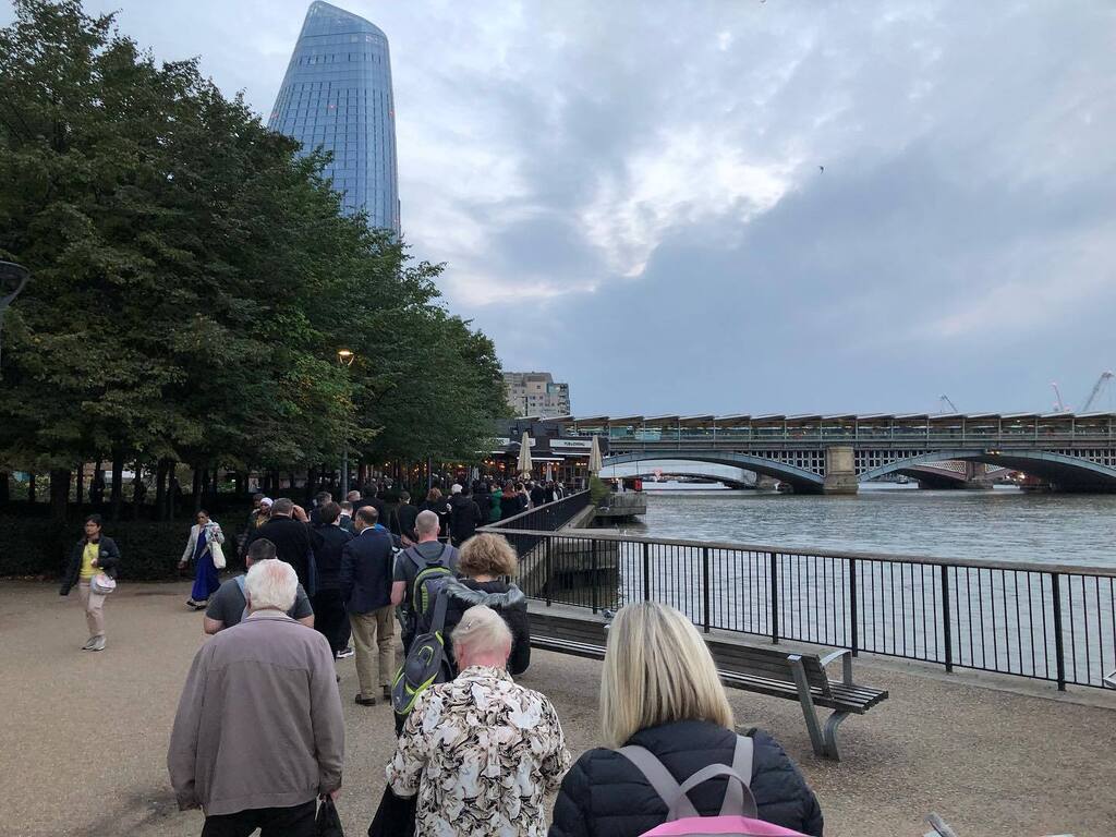 UKToyCollector's tweet photo. The end of the queue and the beginning of the day!!
It’s 6:40am and at the moment the #EndOfTheQueue is at the #TateModern
I’ve only ever queued for @StarWarsCelebration #SWC and Comic Cons before. I’ve never been in a queue this long before. I did queue… https://t.co/RmzxtjyNGC https://t.co/RdyIN9XUpD