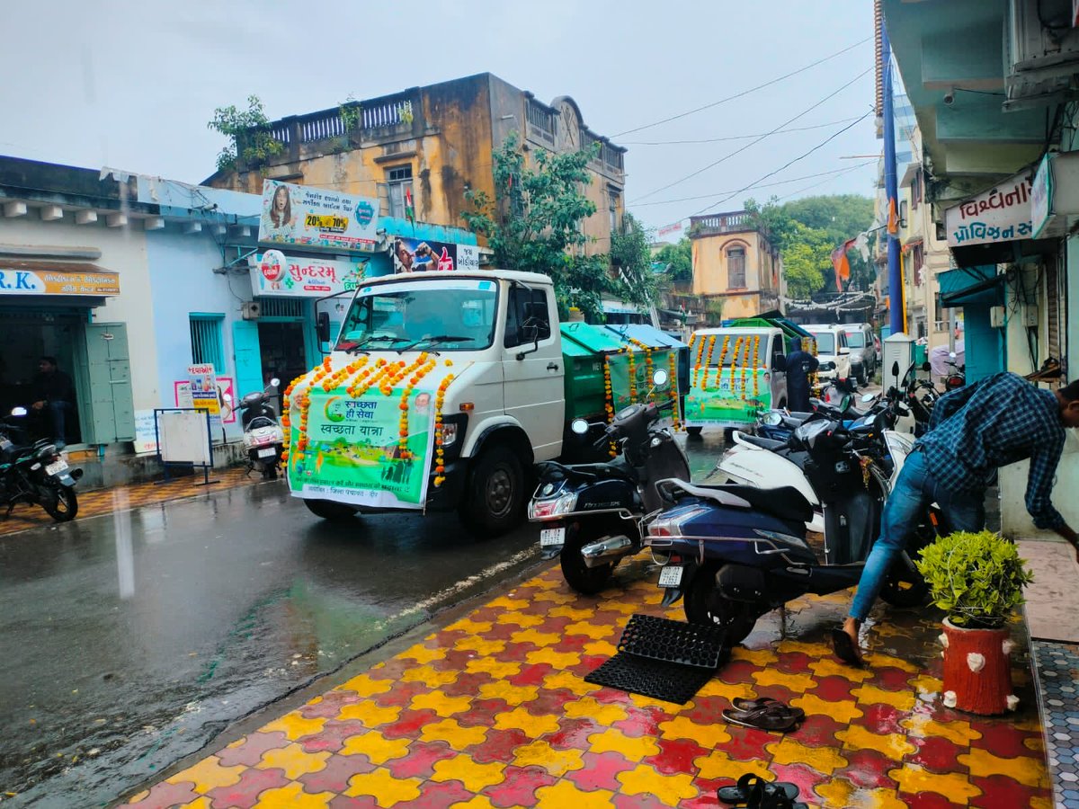 vivekjaipur's tweet photo. Flag off to #SwachhataYatra in #VillageArea of #Diu Mission #ZeroGarbage @swachhbharat @prafulkpatel @HardeepSPuri @bewastewise @WastEdTalks https://t.co/mBxqzLfpcr