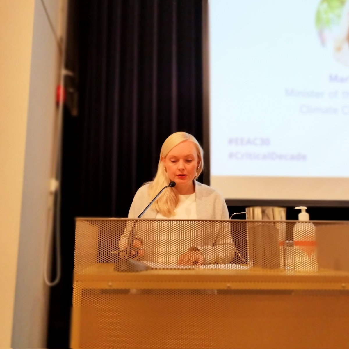 2nd day at the #EEAC30 conference starts with @MariaOhisalo : 'We are not paying enough attention to overconsumption.' You manage what you measure: if growing consumption is a measure of economic success, that's what you end up with. #criticaldecade @EEACNetwork