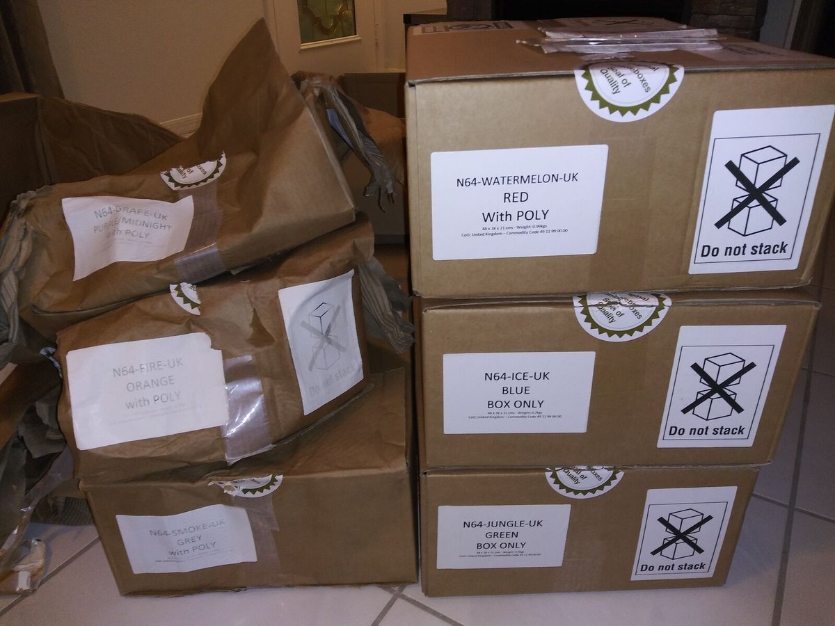 consoleboxes's tweet photo. Nice one @FedEx did you throw this out of the plane approaching Florida?! Why would you even deliver it? Absolute disgrace https://t.co/Lb5fzzPLnn