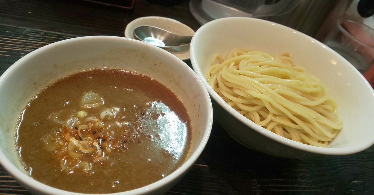 r_lzpw's tweet photo. 少し移動できるようになったので♪
入院中に情報入手した、つけ麺屋さんで遅めランチを✨
#和利道 #WARITO
もちもちの太麺に、濃厚なスープが絡んで美味しかった😍
スープが冷めてきたら、焼き石入れて貰えるのも良い👍
お腹いっぱいで満足です🙆✨✨ https://t.co/oTdNKICqxH
