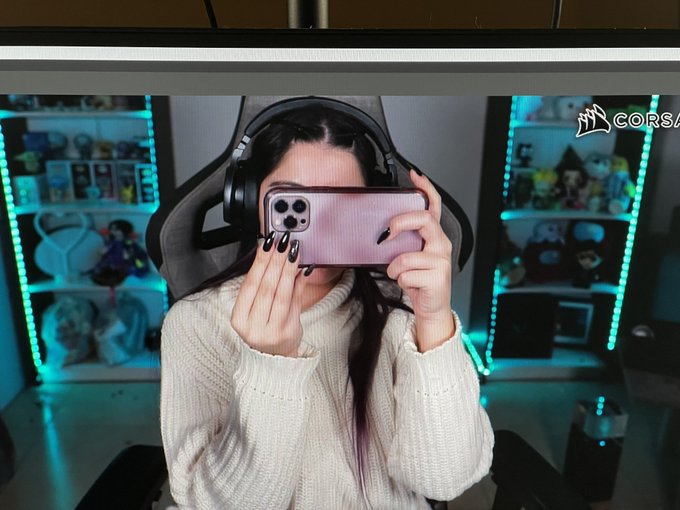 Puse lucesitas provisorias en el setup ✨✨ (aun estoy planeando un dise&ntilde;o profesional de estudio pero