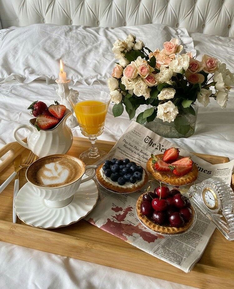 breakfast in bed ☕️🥯🌤
