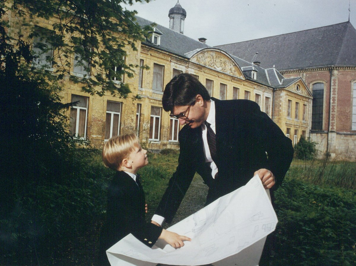 Today we are celebrating our 25th Anniversary!
We cordially invite you to celebrate with us.

Discover our fabulous activities right here: bit.ly/3ejXkwY