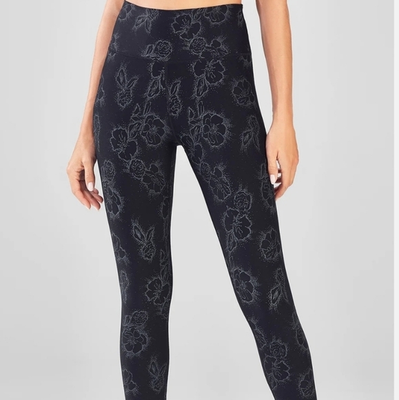 avery_coretta's tweet photo. So good I had to share! Check out all the items I'm loving on @Poshmarkapp from @ijuciey #poshmark #fashion #style #shopmycloset #hm #fabletics #columbia: https://t.co/Hp4ZMBix6Q https://t.co/T5daDHON1D