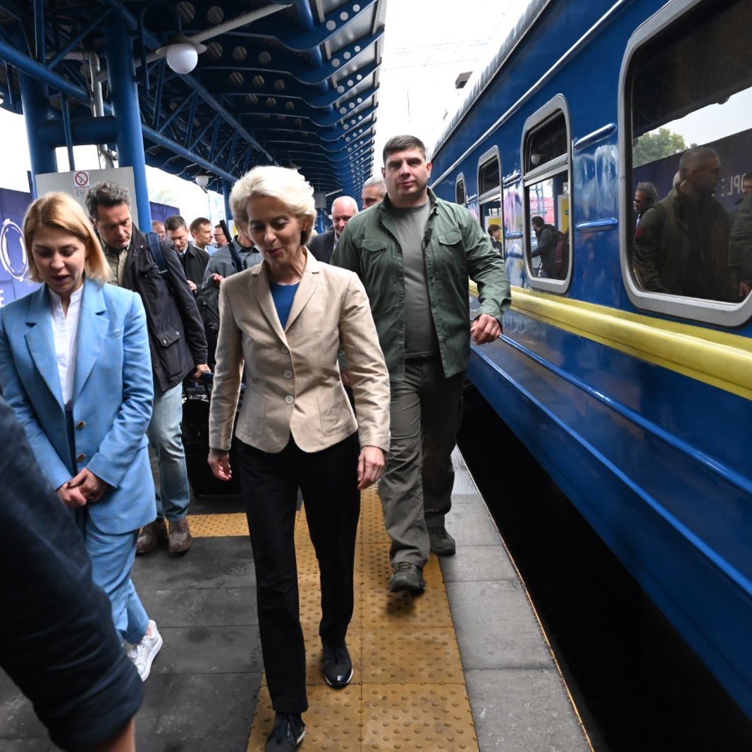 Ursula von der Leyen on Twitter: "🇺🇦 In Kyiv, for my 3rd visit since