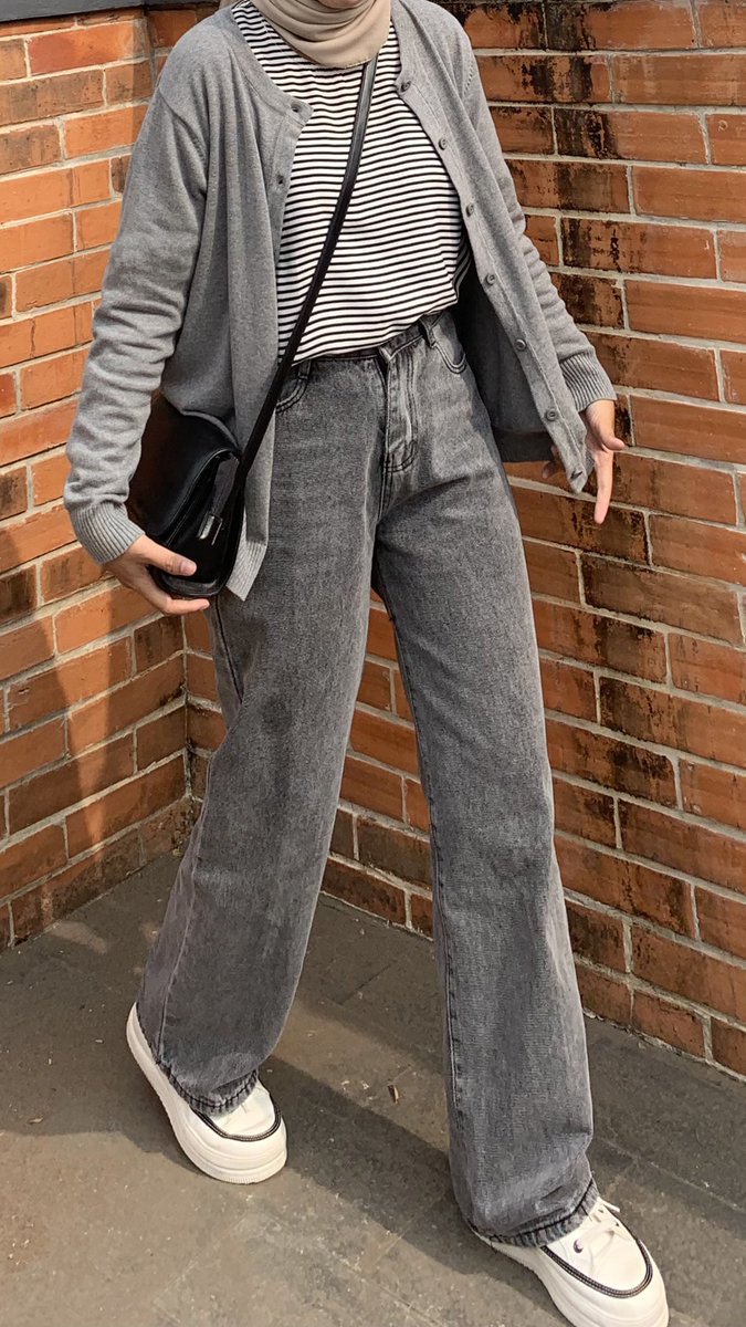 ilyndya's tweet photo. •basic cardigan https://t.co/xFThfw0Eq1
• jeans : https://t.co/0XQtFlqvJ6
•tas : https://t.co/3yj3pI4EyH
•sepatu : https://t.co/YU1FayLEjr https://t.co/2MyVL1tQun