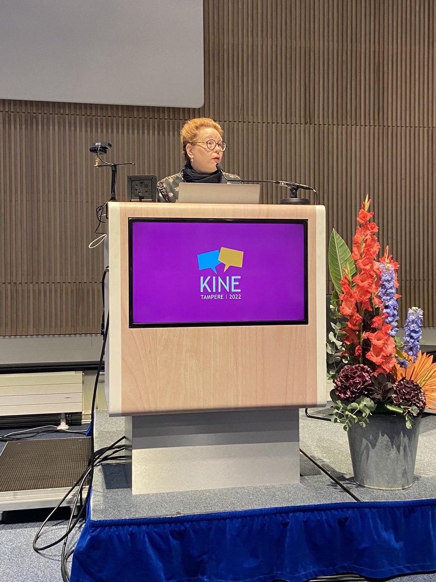 Kine2022's tweet photo. Toista KINE-päivää vietetään teemalla Avoin kirjasto &amp; demokratia. Päivän ensimmäinen puhuja @SusannaNykyri Tampereen yliopiston kirjastosta avaa avoimen tieteen ja tiedon mahdollisuuksia. #kine2022 https://t.co/sig3sHHHZ4