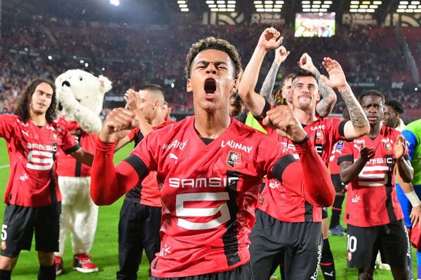 PParlonsfoot's tweet photo. Ce soir quatre équipes françaises joueront en #UEL et #UECL
UEL:
-MONACO ⚡️ Ferencvaros
-Qarabag ⚡️ NANTES
-RENNES ⚡️Fenerbahce
UECL:
-Partizan Belgrade ⚡️ NICE
#ASMFTC #QARFCN #SRFCFEN #PAROGCN https://t.co/4anKENFtfS