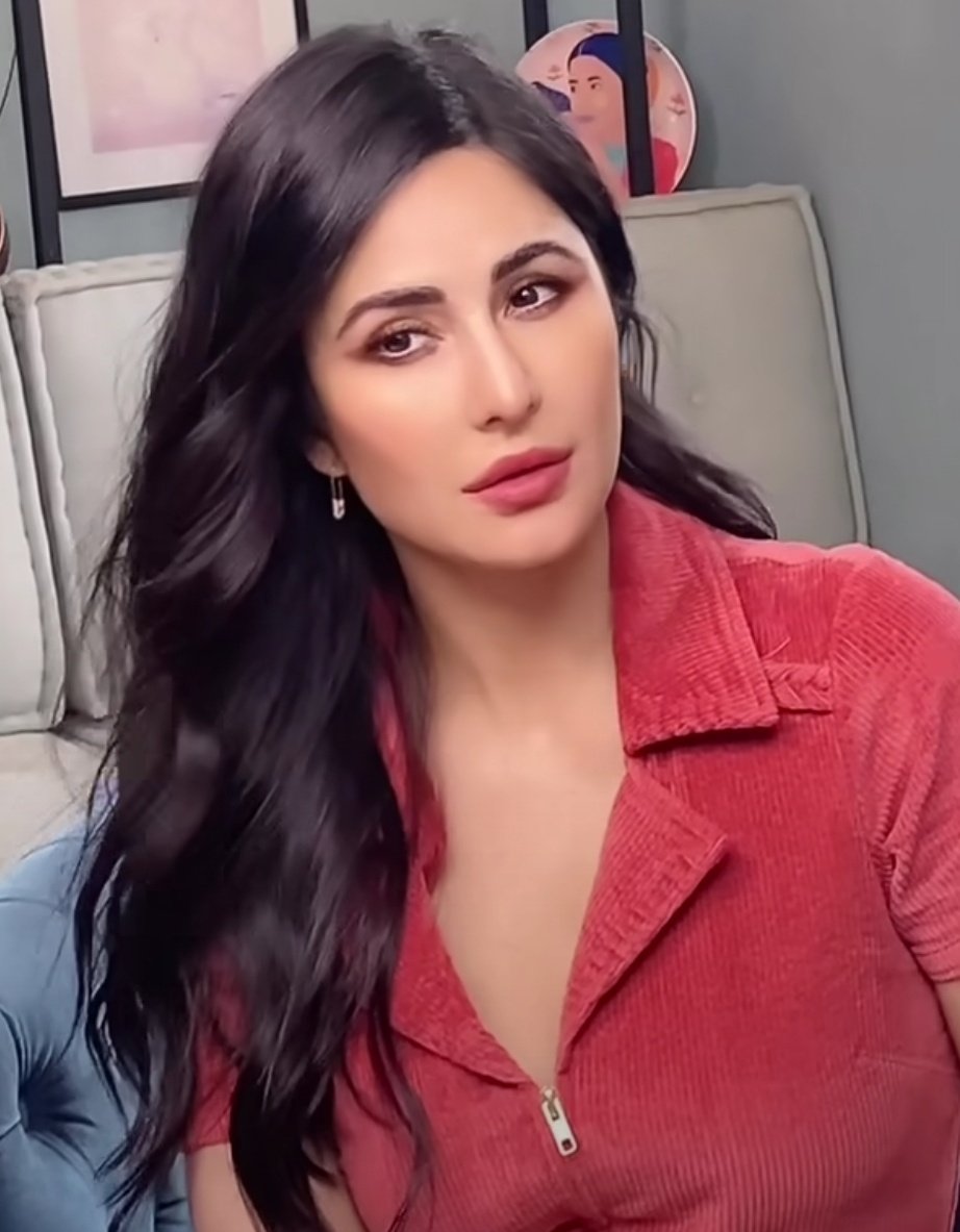 katrinarchives's tweet photo. Katrina Kaif is damn hot 🌶🔥 https://t.co/orREDIMH1E