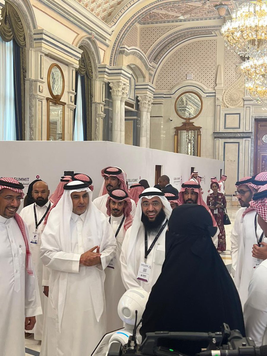 KSU_CCIS's tweet photo. زيارات معالي وزير الصناعة والثروة المعدنية، ومعالي وزير النقل، ومعالي رئيس الهيئة السعودية للبيانات والذكاء الاصطناعي لمشاريع الكلية بجناح #جامعة_الملك_سعود في #قمة_الذكاء_الاصطناعي حيث أعربوا عن إعجابهم بإنجازات الجامعة وخدماتها المستمرة لقطاعات الوطن.
@_KSU 
@SDAIA_SA https://t.co/cJeEp598ol
