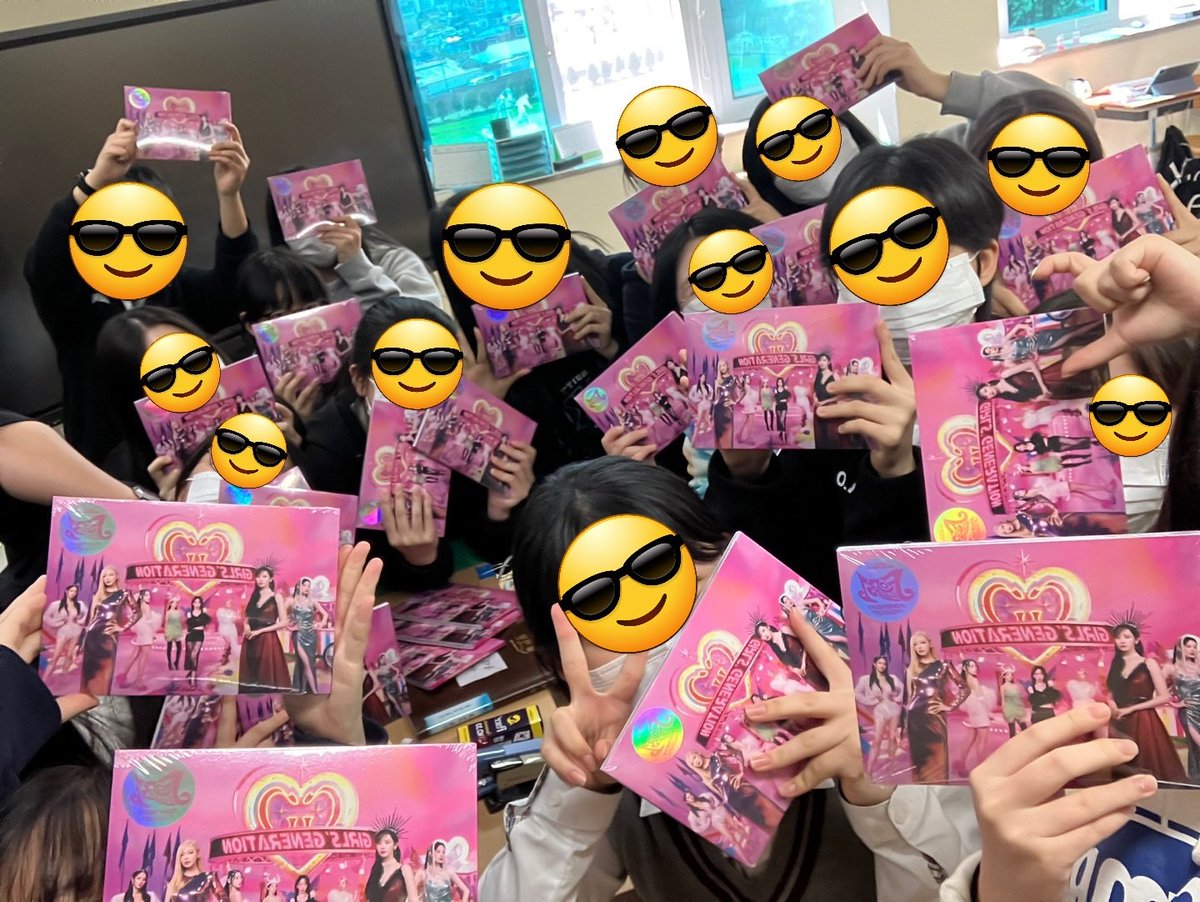 SNSD_FAN_UNION's tweet photo. 소원분들이 기부공구해 주신 앨범은 이렇게 사용되었습니다. 연합 측에서 기부 앨범을 어떤 식으로 나눔할까 고민하던 중, 다른 기관에 그냥 다 보내버리는 편보다 필요한 팬 분들이 주위 분들과 소녀시대에 대한 추억을 더 쌓았으면 하는 바람에서 진행했던 사연 이벤트였습니다. 감사합니다. 💗 https://t.co/zlZP5iY6JK