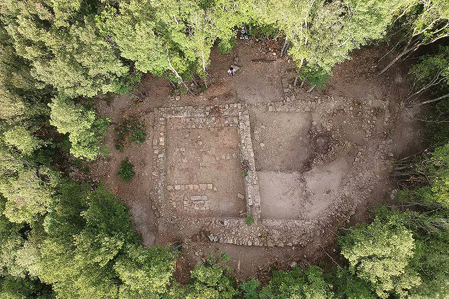 FEGTouristGuide's tweet photo. The recent rescue excavation of a 2nd century B.C.E. burial site in the southern Tuscany region of Italy is providing a previously unseen glimpse of the Etruscan identity that survived the Roman conquest of Etruria. 
https://t.co/IGiKLdZ9mf 

#VisitEurope #Tourism #OpenUpToEurope https://t.co/2KKzYJ0fiT