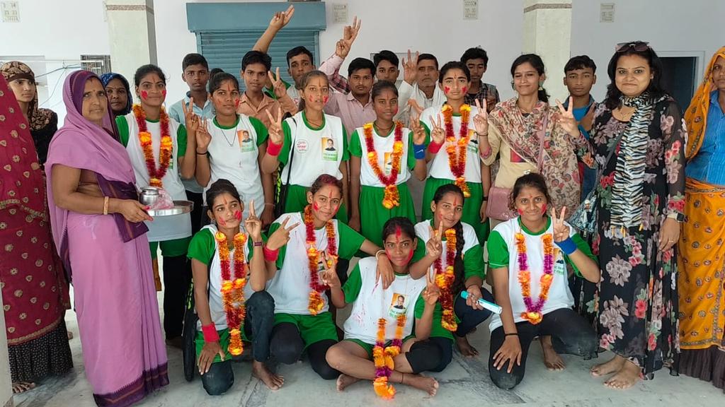 ChunneeMeena34's tweet photo. #Todabhim-Rajiv Gandhi Rural Olympic Games.
Women's team Gram Panchayat #Kariri has reached the district level by winning the finals of women's cricket games running at the block level, hopefully our team will reach the state level.Congratulations and best wishes.
@ashokgehlot51 https://t.co/oL0MG2WsDG
