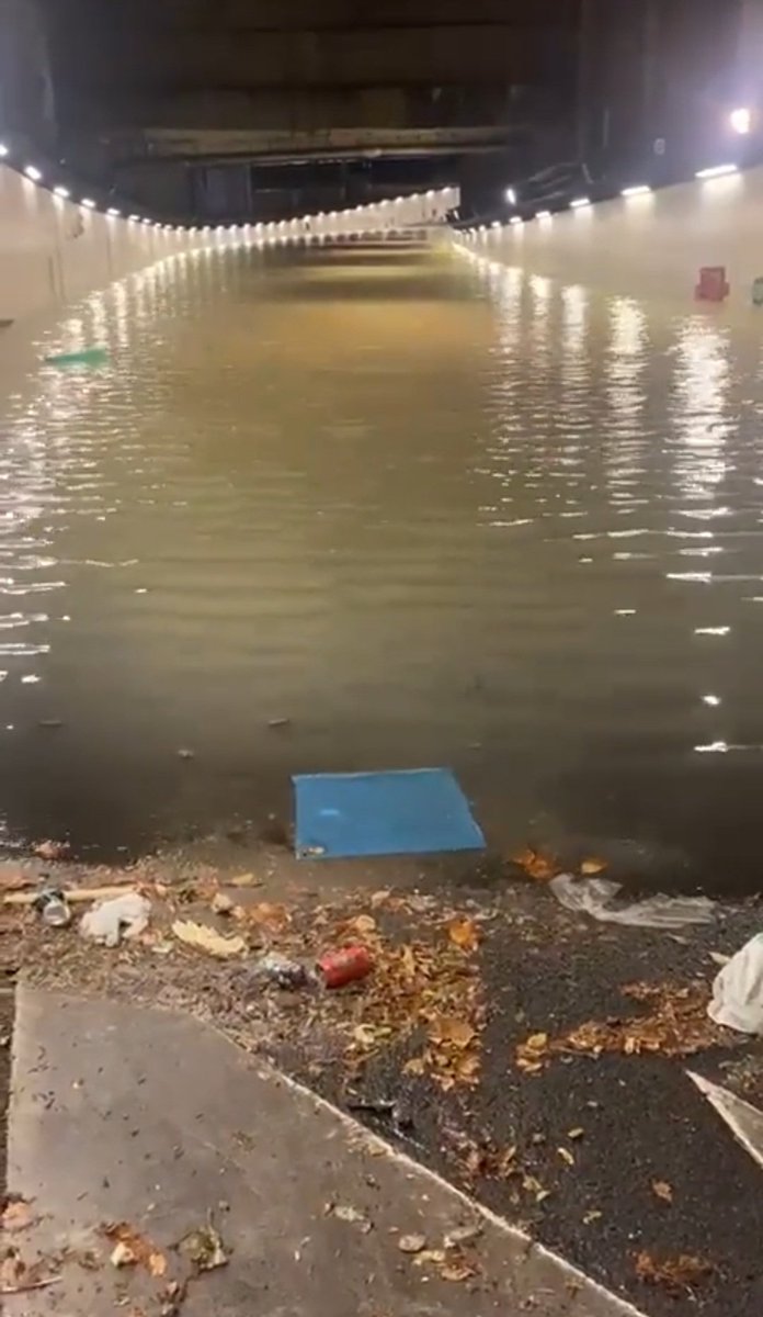 javinegromsn's tweet photo. Lo de el túnel de la M30 a esa altura es escandaloso https://t.co/pHf0DtFOMk