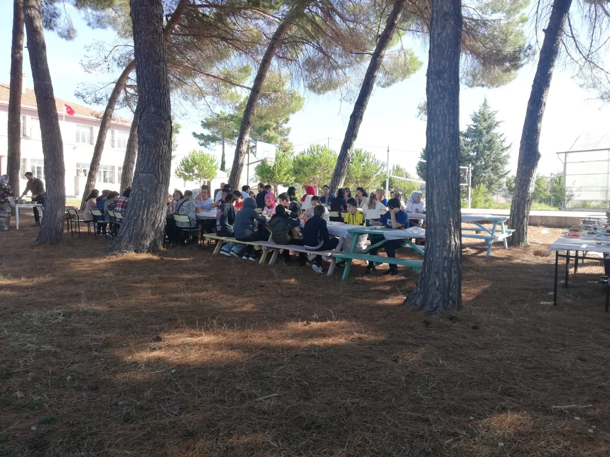 İlçemiz <a href="/BafraOEMO/">Bafra Özel Eğitim Meslek Okulu</a> uyum haftası etkinliğine Şube Müdürümüz <a href="/Mustafagaziogl3/">Mustafagazioglu</a> ile birlikte katıldık. Öğrencilerimiz ve öğretmenlerimiz ile hasbihal ettik. Çalışmalarında başarılar kolaylıklar ve başarılar diliyorum.
<a href="/bafra_mem/">Bafra İlçe Millî Eğitim Müdürlüğü</a> <a href="/samsunmem/">Samsun İl Milli Eğitim Müdürlüğü</a> <a href="/muratagar60/">Murat AĞAR</a> <a href="/tcmeb/">Millî Eğitim Bakanlığı</a>