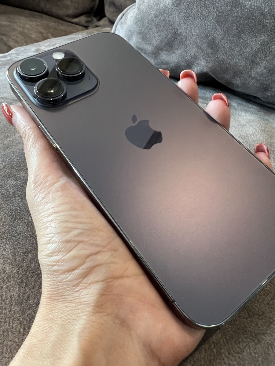 สวัสดี Apple iPhone 14 Pro Max สีม่วงเข้มเรียบหรู สุดยอดกล้องเทพ ปรับหน้าจอ font/widgets ได้ แบต 29 ชม. ถ่ายภาพยนตร์แบบ 4K ถ่ายเสร็จตัดต่อได้เลย จอภาพแบบ Always on ติดตลอดพร้อมใช้งาน ตรวจจับอุบัติเหตุ และการโทรขอความช่วยเหลือ marketingoops.com/digital-life/i…