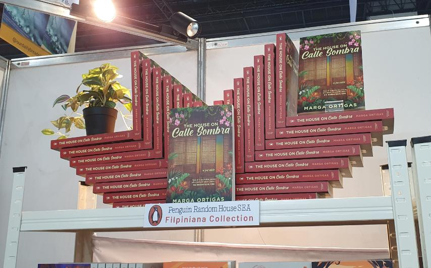 margaortigas's tweet photo. Ready for @ManilaBookFair! Spot #CalleSombra in the rich Filipiniana collection of #PenguinRandomHouseSEA. It's a little bit Asian, a dash Hispanic, & a whole lotta technicolour. Grab a copy: SMX Stall 228, Hall 2. #BookTwitter #HispanicHeritageMonth #LatinAsian #tropicalgothic https://t.co/MkpwJ1kKVj