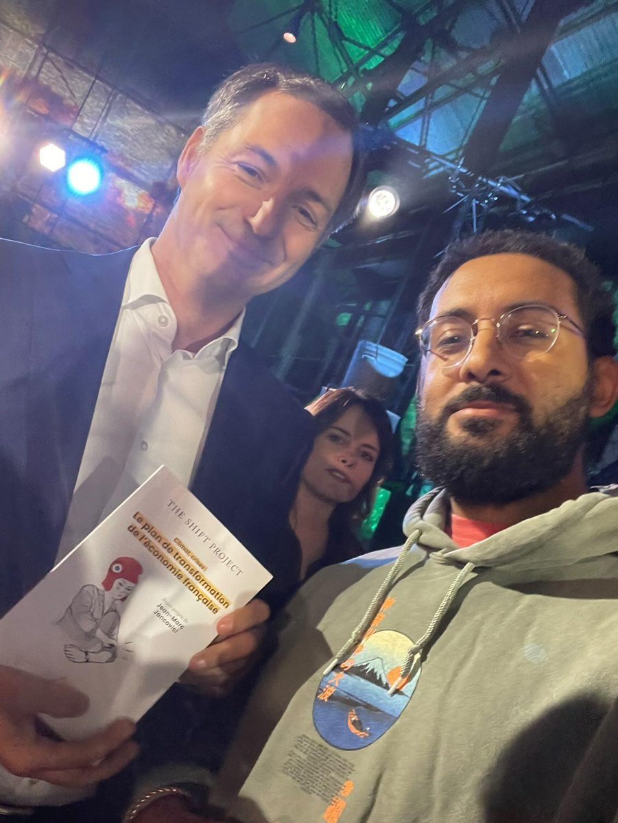 vinzradio's tweet photo. On a donné le #PTEF au 1er Ministre Belge. Ce livre est le résumé d'un projet de société apte à construire un avenir en adéquation avec nos objectifs climatiques et d'énergie, un plan qui ne laisse personne sur le côté.
Bonne lecture @alexanderdecroo 📖🌍💚 https://t.co/31fa9iHy6w