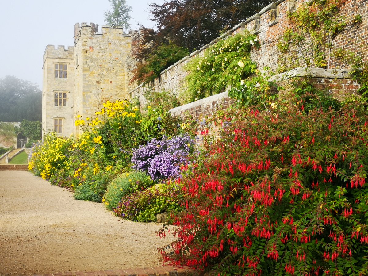 A very colourful good morning from Penshurst Place! 

#thursdaymorning #thursdaythoughts