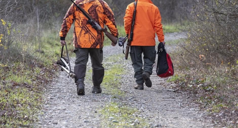 Re-voici venu le temps de la terreur, des massacres… D’un « loisir » morbide, archaïque, inutile, polluant, destructeur et dangereux qui pourrit la vie de l'immense majorité de ruraux non chasseurs. Une atteinte permanente à l’environnement, à la santé et à la sécurité publique.