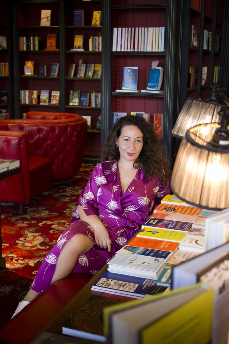 Mamzl's tweet photo. Merci Orama_Photography! Endroit magnifique situé à Woluwé S/L: Cook &amp; Book. Concept incroyable de librairie-restaurant dans un mini quartier dédié à la culture! Chaque bâtiment abritant une librairie par thématique (jeunesse, international, musique,...) et la déco qui va avec! https://t.co/90rp0QA853