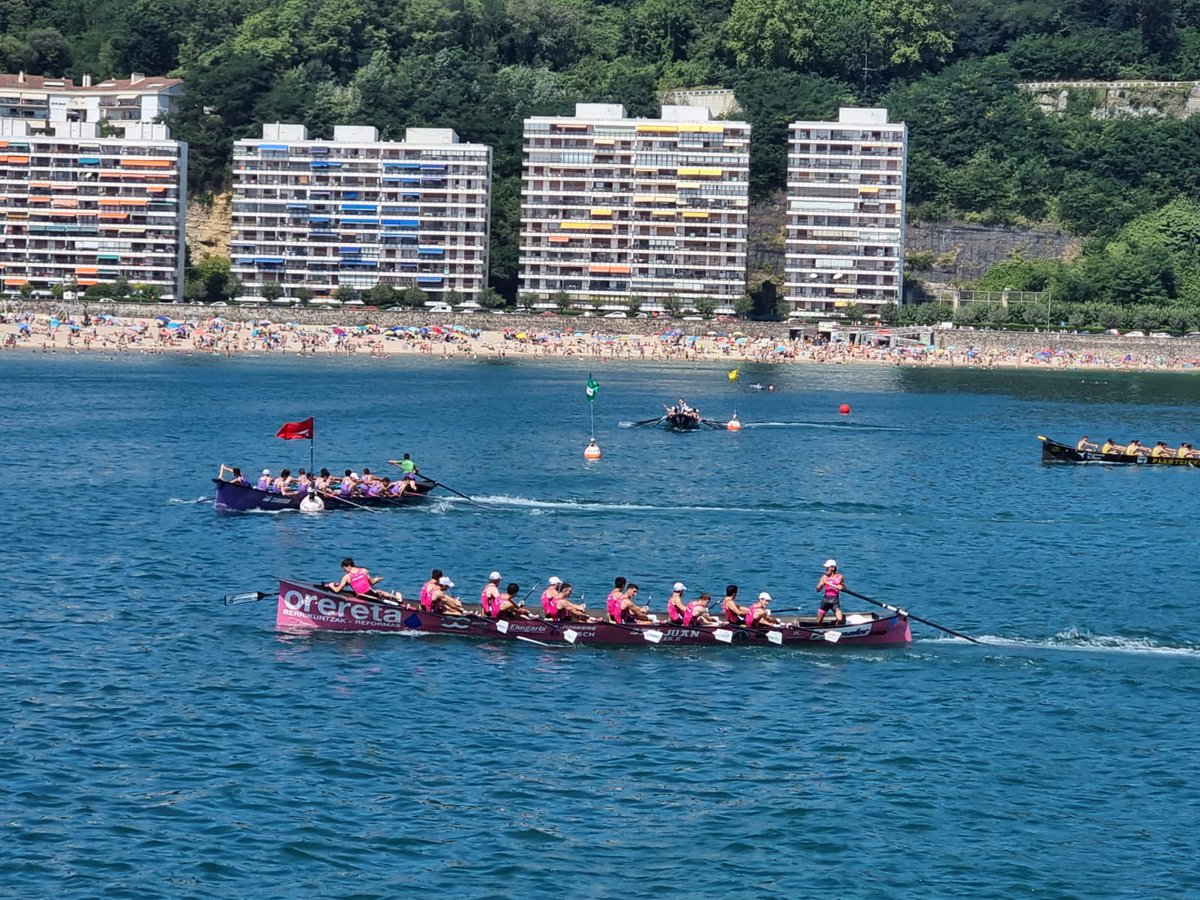 San Juan, San Pedro, Arkote y Pedreña compitiendo en Hondarribia.