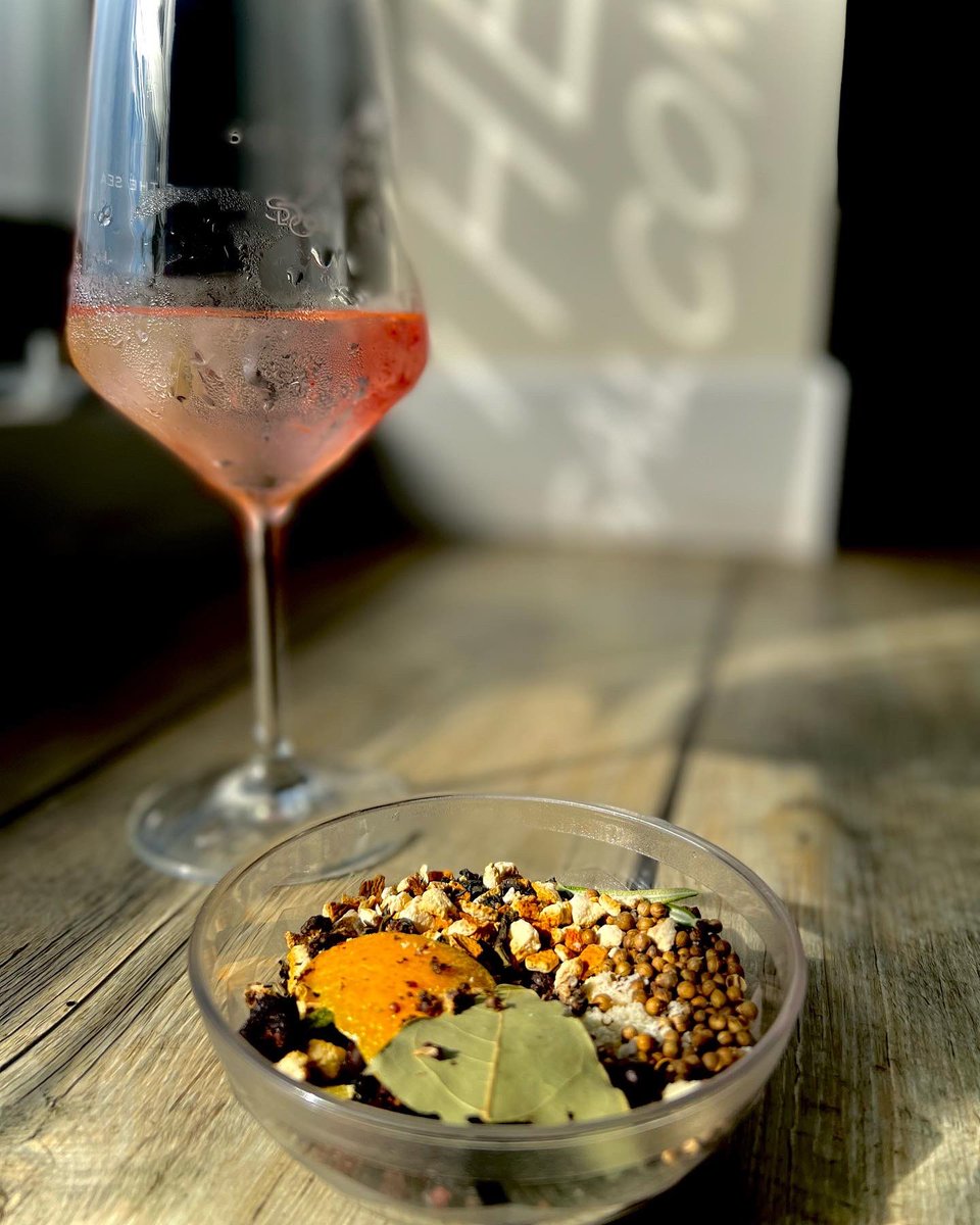 Made my own Gin <a href="/Salcombegin1/">Salcombegin</a> might have to set up a still at home now 🤪