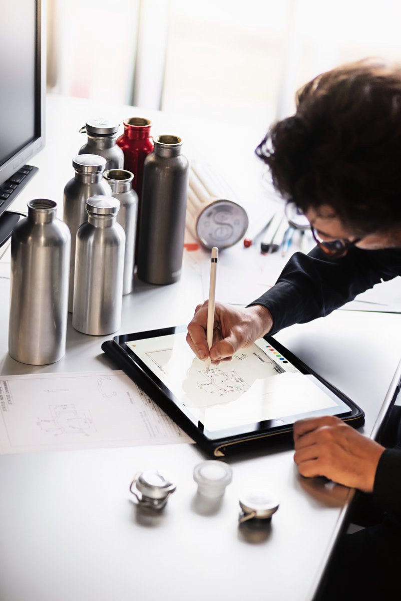 SIGGofficial's tweet photo. Did you know that all our bottles are designed in Switzerland?🇨🇭
#sigg #bottles #zerowaste #drinkingbottles #sigglook #sustainability #aluminium #frauenfeld https://t.co/4WKYM6KNrL