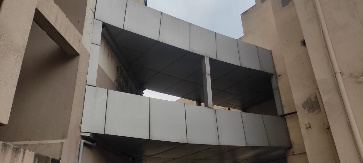 iammukeshc's tweet photo. @ExoticaHousing @OfficialGNIDA This is connecting Exotica Dreamville residential with Commercial Arcade built for residents. its blocked by walls at both ends. How authority issue completion certificates is questionable. Please take immediate action. https://t.co/rCAUtAhQQo