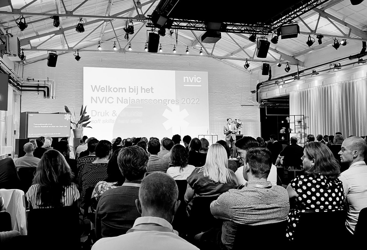 Officiële start van het najaarscongres <a href="/NVIC77/">NVIC - intensive care united</a> Volle zaal, focus op de long, op de inhoud. Prachtig programma over soft skills &amp; hard skills.