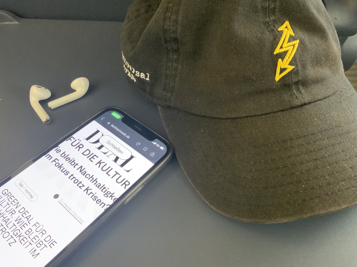 Unterwegs nach Berlin zum #berlinartweek Talk mit <a href="/MonopolMagazin/">Monopol-Magazin</a>. Thema: #Nachhaltigkeit in der Kultur. Cap: Geschenk von Pablo Wendel vom @EW_Luckenwalde, der seit Jahren mit gutem Beispiel voran geht. Heute mit dabei: die Künstlerin Lena von Goedeke.
