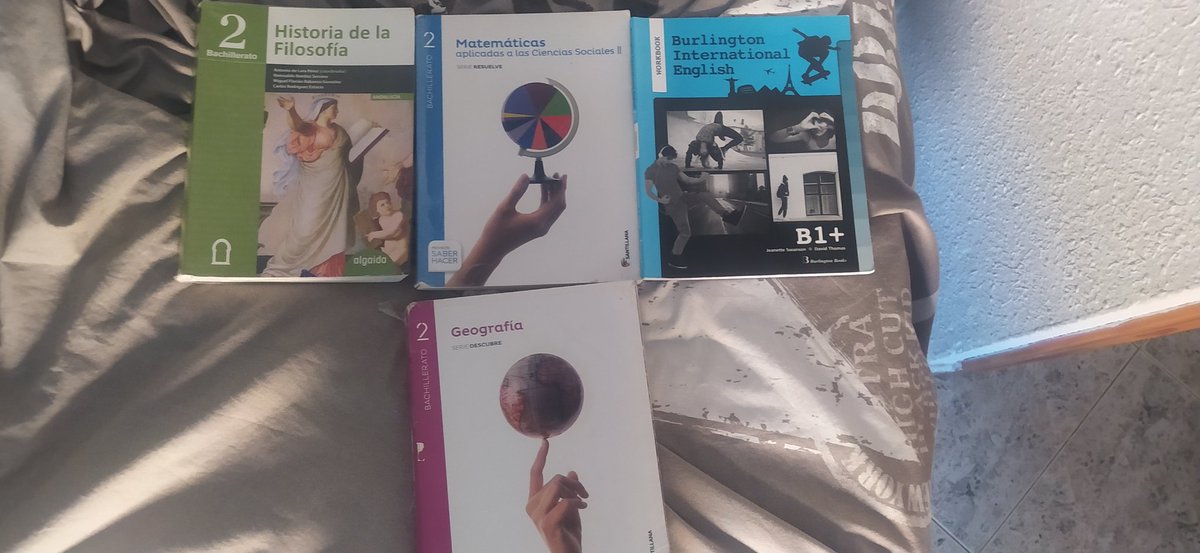 ArizaPenas's tweet photo. ‼️Vendo libros de 2 bachillerato de ciencias sociales
♦️En buen estado
-Agradeceria un rt☺️ https://t.co/ANWTKSZxKu