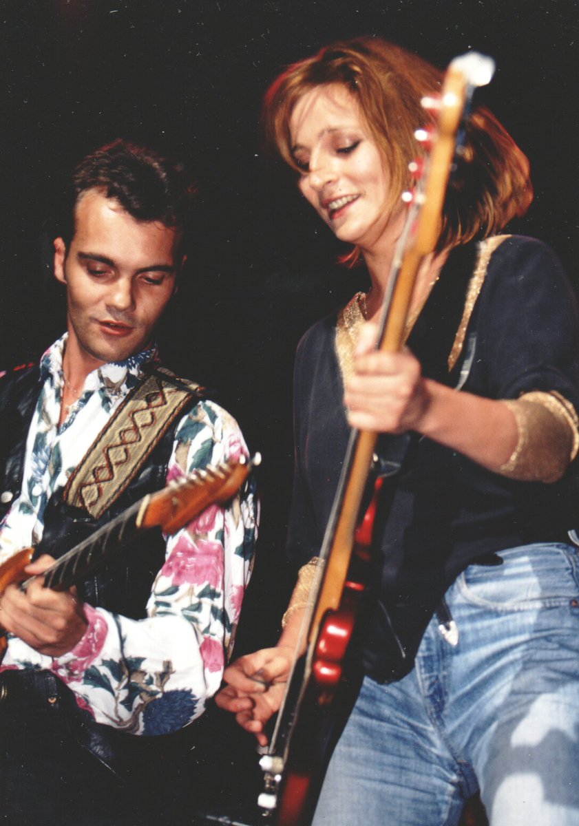 Il y a 32 ans se déroula le point fort du festival Jimi's Back, pour les 20 ans de la disparition de Jimi Hendrix, avec une grande soirée <a href="/OLYMPIAHALL/">L'Olympia</a> où 11 formations ont repris ses morceaux. Une seule femme était sur scène, Christine Lidon (qui accompagnait <a href="/AxelBauerMusic/">Axel Bauer</a>)🎂🎸