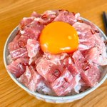 背徳感があるけど食べてみたい!生ハムたっぷり「ペペロンチーノ丼」。