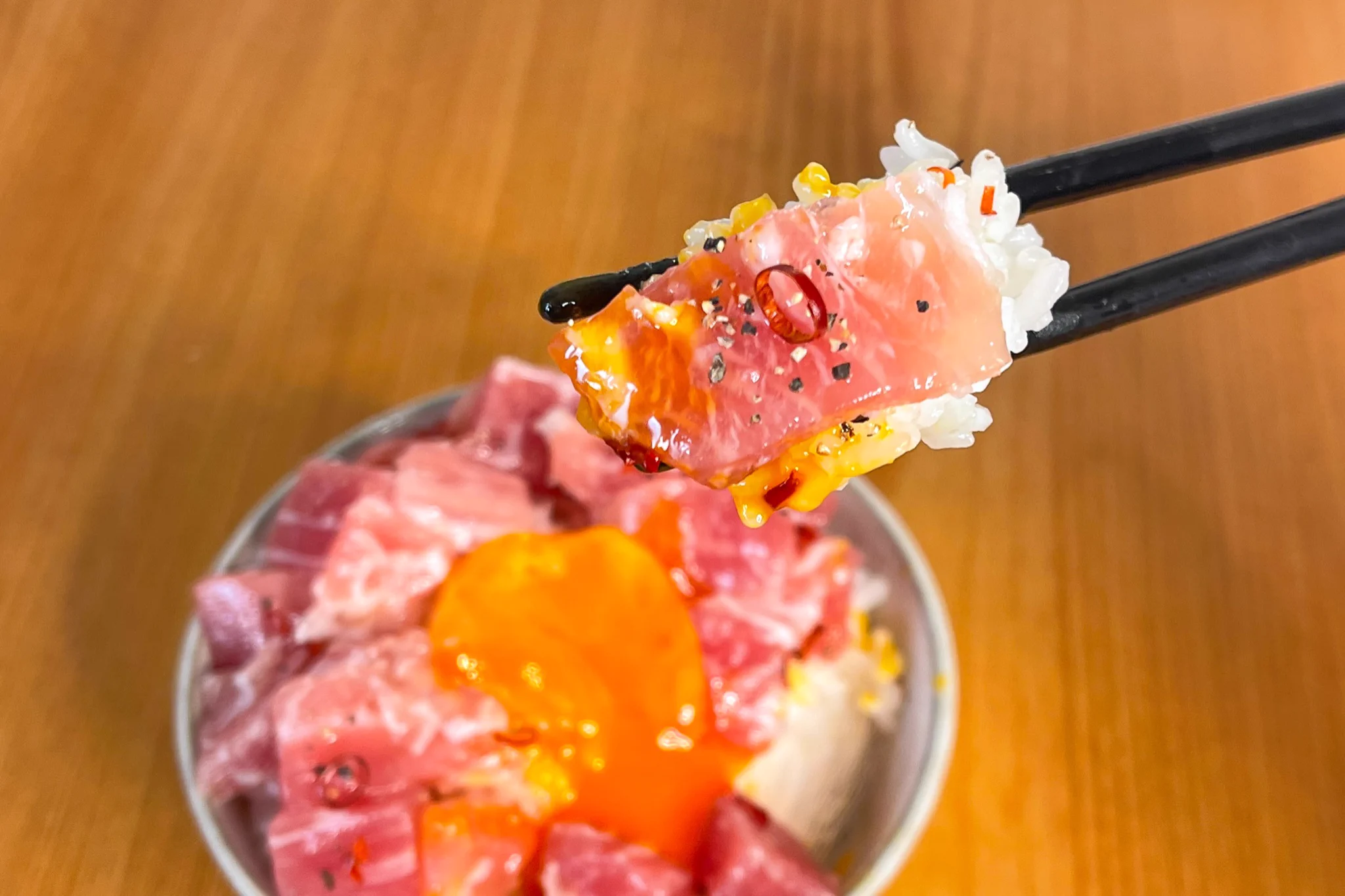 背徳感があるけど食べてみたい！生ハムたっぷり「ペペロンチーノ丼」。