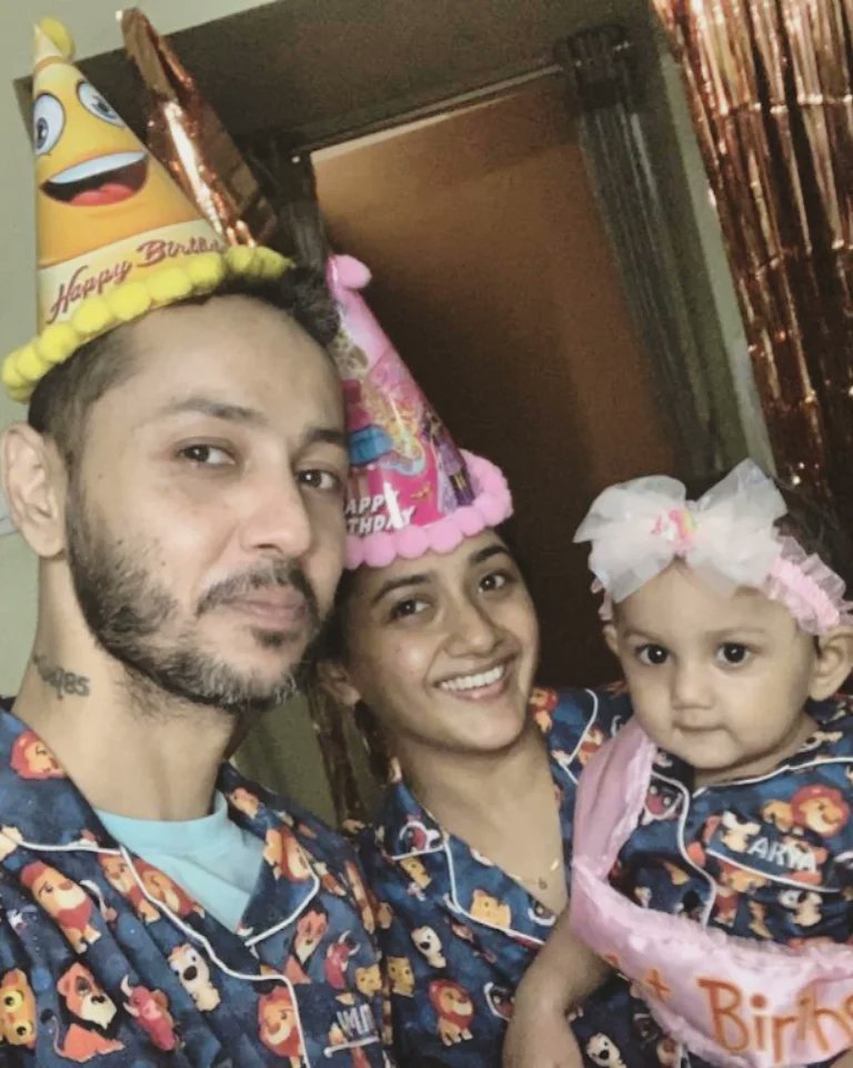 AwesomeLikeAmit's tweet photo. My daughter's first birthday, seeking everyone's blessings... 😊🙏🏻

#BabyArya #Daughter #Birthday #birthdaygirl #Guwahati #blessed #Blessings #goodvibes #Celebrations #OneYearOld #Love #daddyanddaughter #dadlife #parenting #Parenthood https://t.co/7B7R5V52hA