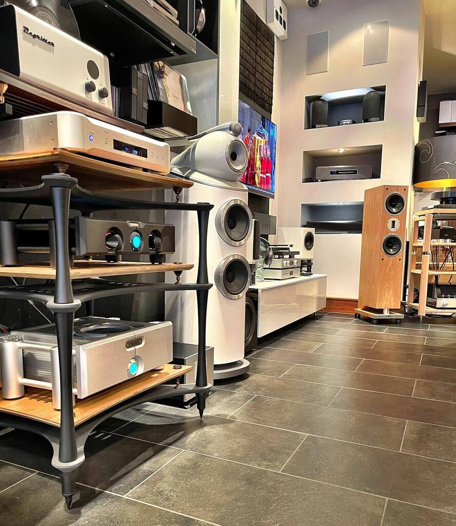 AudioVenue's tweet photo. Good morning everyone, system change in the centre of store. Chord Electronics pre/ power, now powering B&W 803 D4
.
#music #sounds #bw #bowerswilkins #bandw803d4 #803d4 #esoteric #esotericaudio #esotericdigital #800d4series #bwspeakers #luxuryspeakers #… https://t.co/tWj4szuL4X https://t.co/m2Fqw2niO4