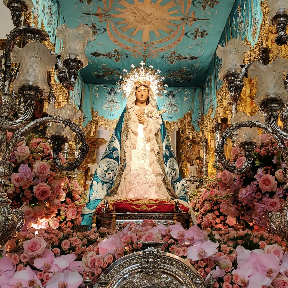HA LLEGADO EL GRAN DÍA 💙

• 11:30 Rezo del Santo Rosario
• 12:30 Ángelus
• 19:30 PROCESIÓN EXTRAORDINARIA DE LA STMA. VIRGEN DOLORES
• 21:00 MISA PONTIFICAL en Alameda de las Columnas

#coronacioncanonica #25aniversario #madreamos #15deseptiembre #madreazul #vivaladoloricas