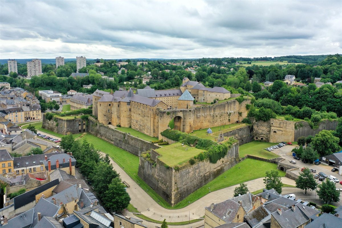 Journées Européennes du Patrimoine les 17 et 18 septembre 2022 : découvrez le château et ses animations
<a href="/Chateau_Sedan/">Château fort de Sedan</a> #ardennes #Sedan #tourisme  #JEP2022 
chateau-fort-sedan.fr/evenements/jou…
