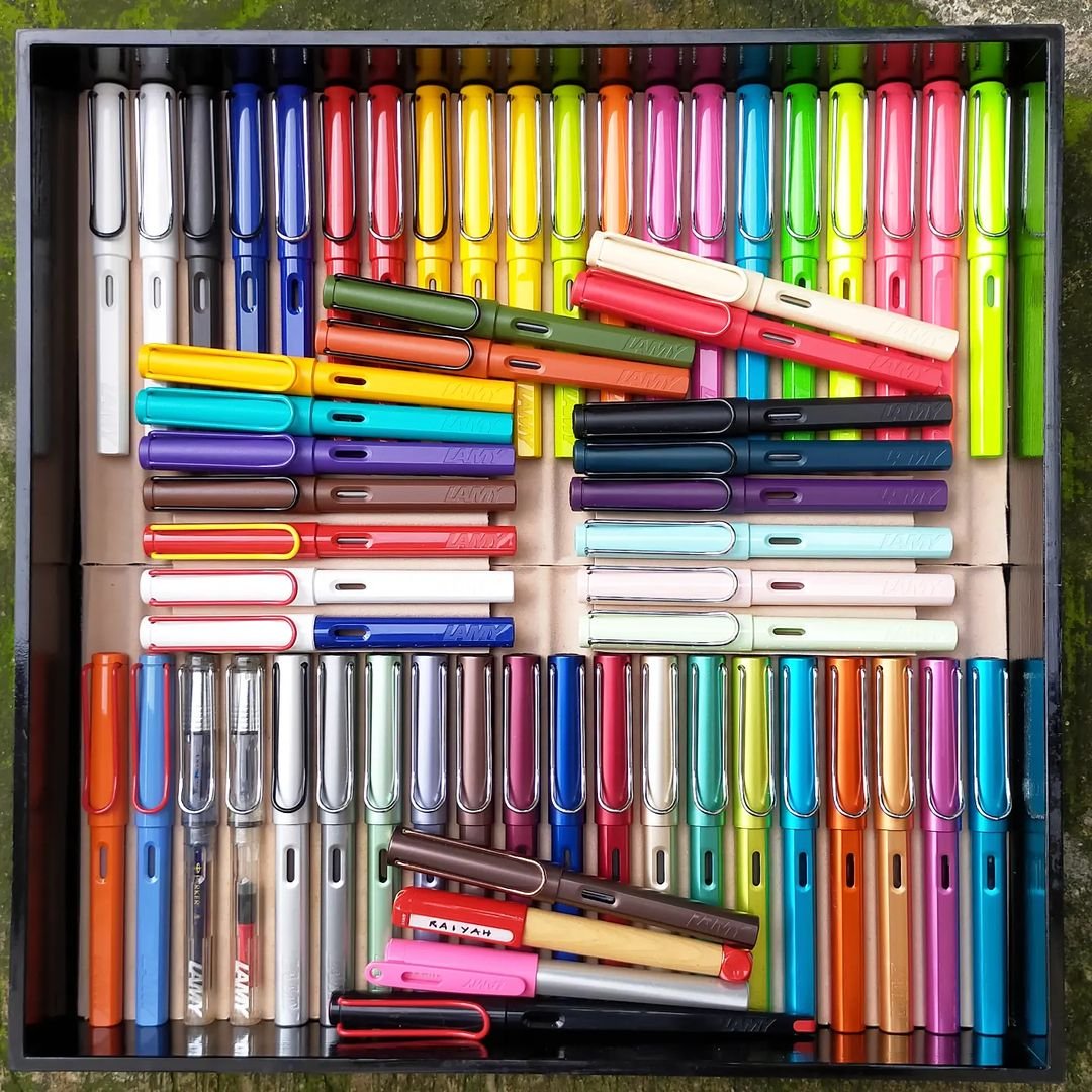 LAMY_Romania's tweet photo. O colectie cu adevarat impresionantă! 

 😍💕

Thank you @clemdionglay for the amazing picture! 

Vezi produsele #LAMY! https://t.co/NQMUZMz5Wg https://t.co/d0tTPpax7C