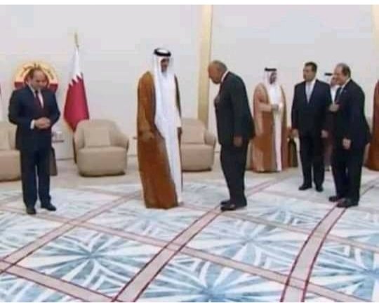 تعلم الاحترام يلي تخرج بدون ادب من قاعة فيها وزيرة خارجية دولة عضو في الجامعة العربية تلقي في كلمتها وتقول يانا ياهي انت الان في حظرة اصغر دولة عربية منحني الراس مطأطأ الاذنين وين جبروتك ياسيد وعزة نفسك وإلا امام الفلوس يامعلم مافيش عزة نفس