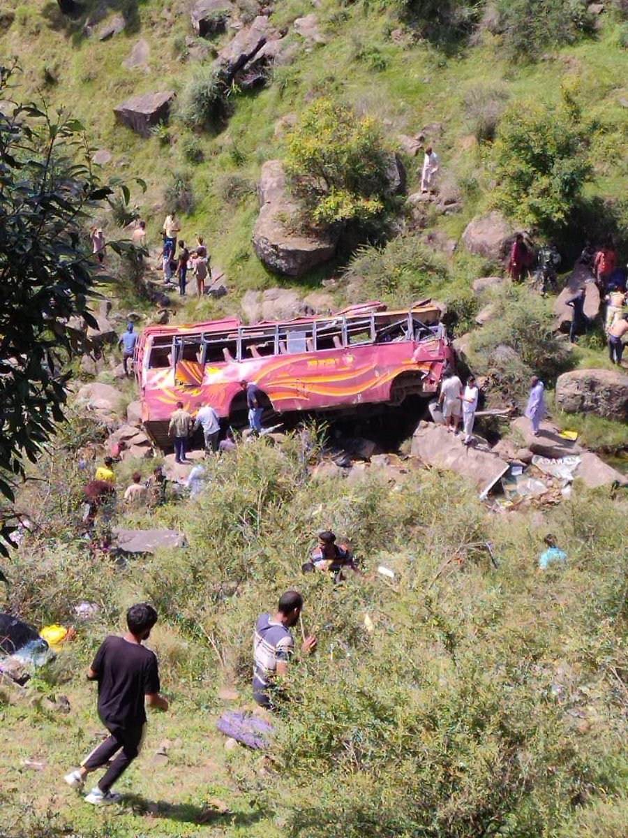 adreeschouhan1's tweet photo. Extremely tragic and concerning news coming in from Dehri Ralyot Manjakote, Rajouri, where 5 people have died and 15 are injured. My deepest condolences go out to the bereaved. May Allah grant them highest place in Jannah. Praying for speedy recovery of injured.
@OmarAbdullah https://t.co/z04eXbZNQi