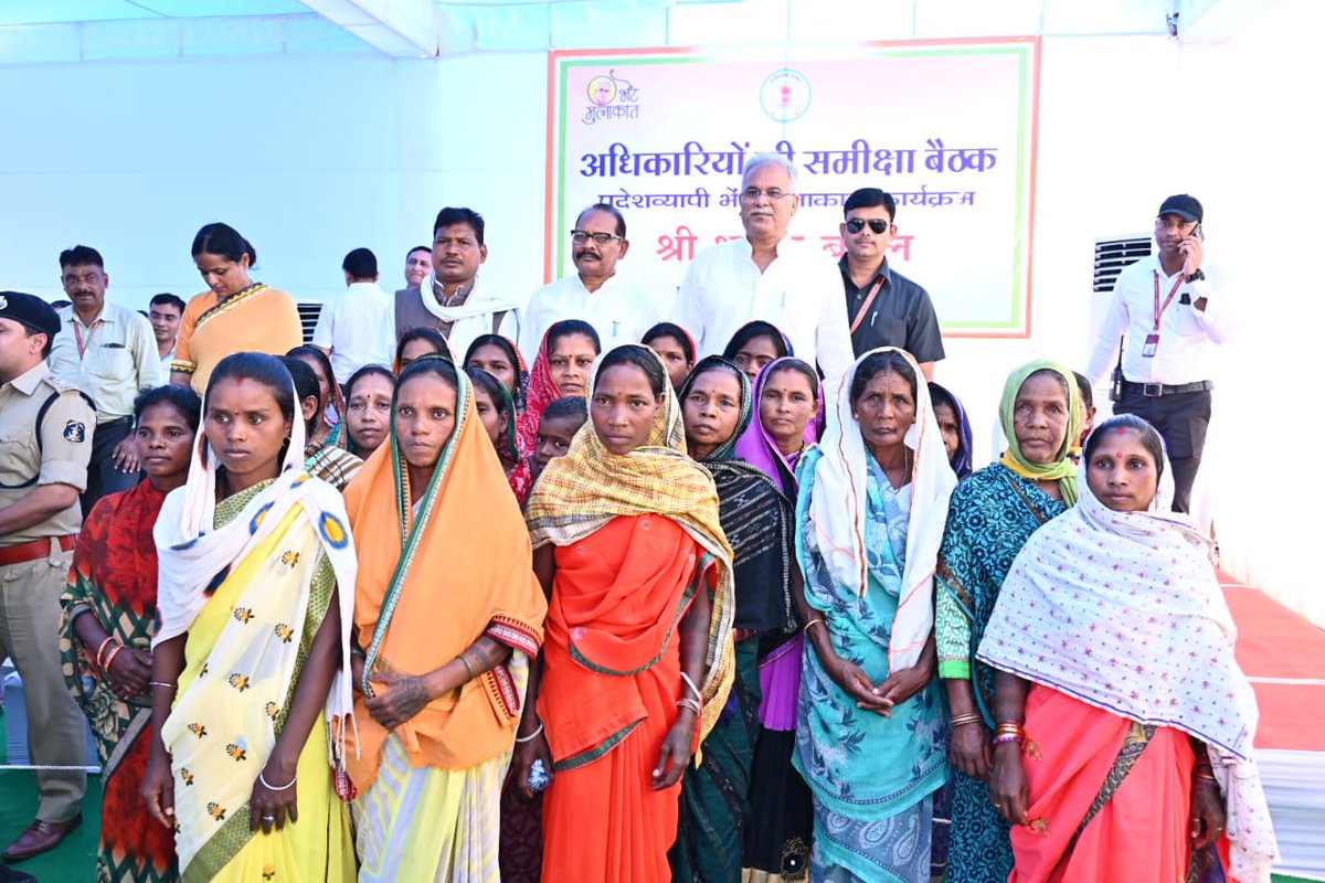 हमारे अथक प्रयासों से केंद्रीय मंत्रिमंडल द्वारा छत्तीसगढ़ की 12 जातियों को अनुसूचित जनजाति में शामिल करने की स्वीकृति की खबर मिलने पर आज धरमजयगढ़ में समाज के लोग आभार व्यक्त करने आए।

सभी ने लंबे समय तक इसका इंतजार किया, लेकिन संभव नवा छत्तीसगढ़ में हुआ। आप सबसे मिलकर अच्छा लगा।