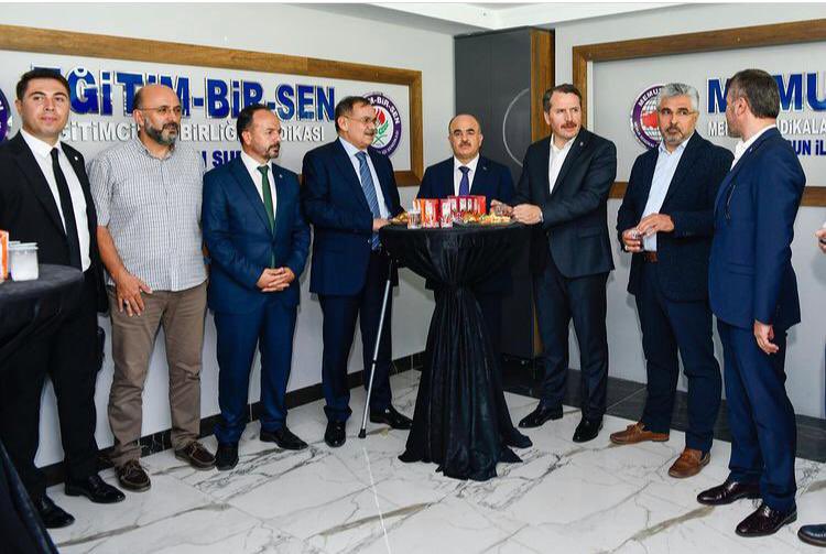 #Şefler ve #teknikerler başta olmak üzere 3600 ek gösterge düzenlemesinde onarılması gereken hususlar, bir torba kanunla atılması gereken bazı adımlar var. Onlara ilişkin gayretimiz kesintisiz bir şekilde yine devam ediyor.