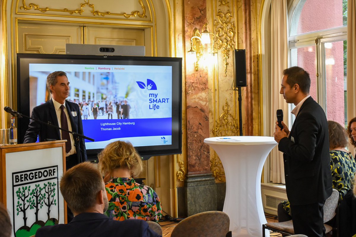 mySMARTLife_eu's tweet photo. Thomas Jakob, City of Hamburg, is currently introducing the Lighthouse City Hamburg. ⛴️
He emphasises the use of ICT & Urban data while focusing on the importance of interpreting data correctly. He also asks "What does smart mean? What's a "smart" city?". 💡
#MySMARTLife https://t.co/qcTSeGkKS0
