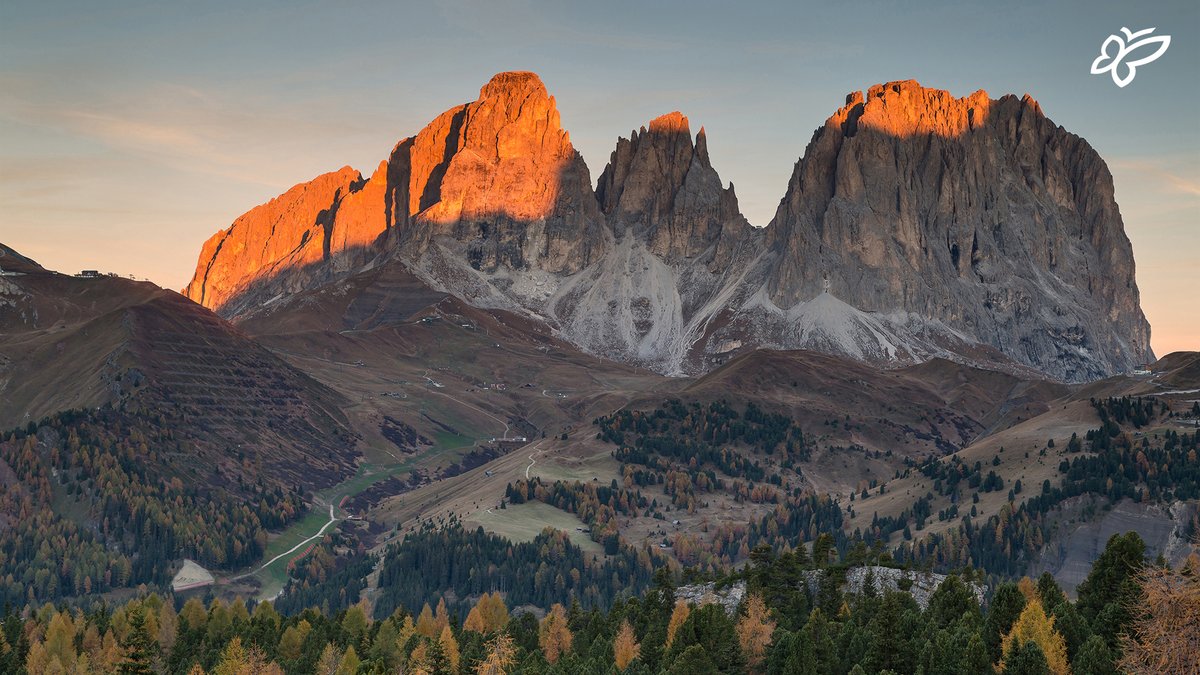 Experience the autumn in the Dolomites with Dolomiti Supersummer! In @valdifassa there are many outdoor activities that you can do: from trekking to climbing, to downhill mountain biking ➡ bit.ly/DolomitiSuperS… [📷 Alessandro Gruzza] #visittrentino